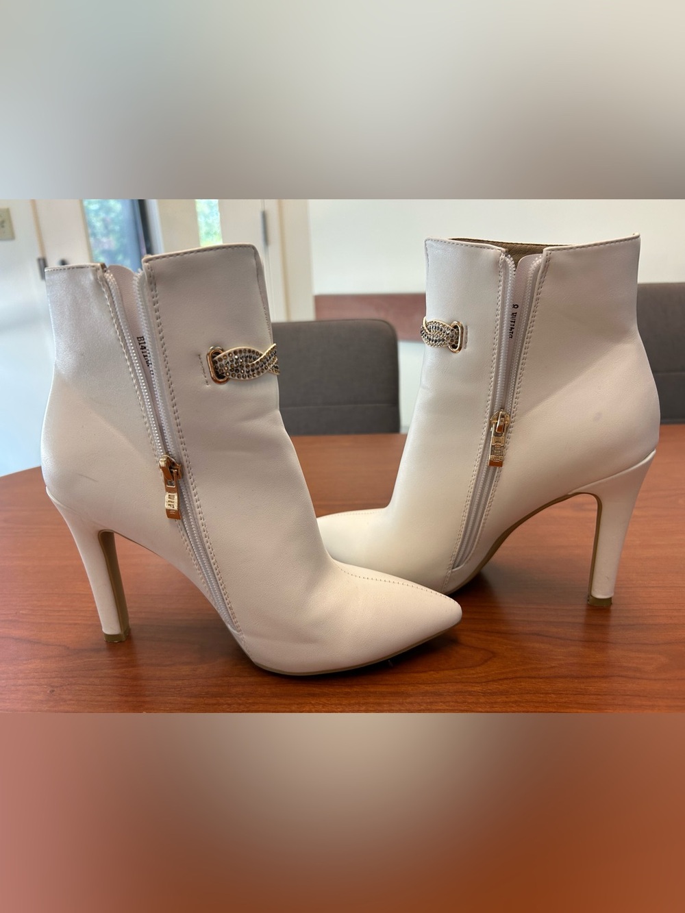 IDIFU TINA Size 8 White Pointed Toe Ankle Boots Rhinestone Accent 4.25”heel